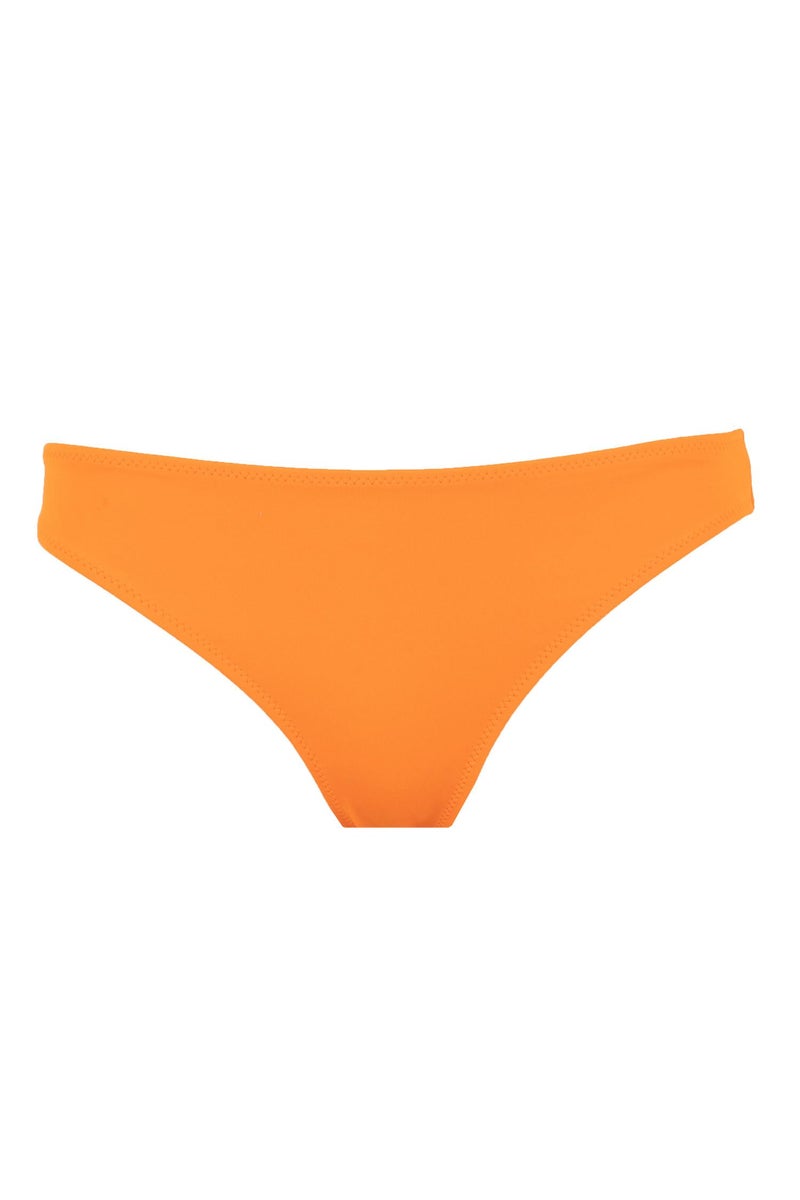 ديفاكتو اندر بكيني قصة عادية من Fall In Love - Image 5